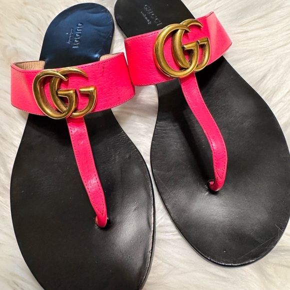 Gucci Women's Hot Pink Sandals with Gold Accents - Picture 15 of 17